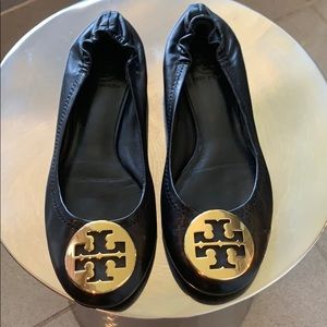 Tory Burch black ‘Minnie’ travelers ballet flats.